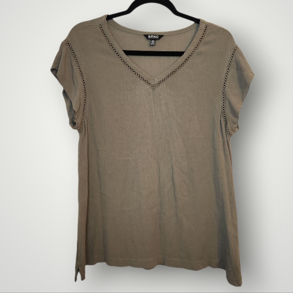 Buffalo David Bitton Sofie Top Womens Sz M Green V Neck Short Sleeves